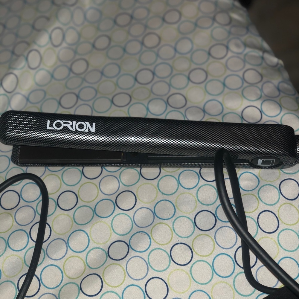 Straightener - Picture 1 of 1
